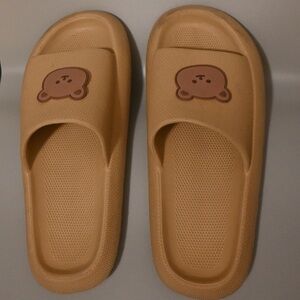 Kawaii bear foam slides women’s 10